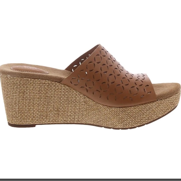 Clarks Caslynn Dylan Brown Wedge Sandals with Perforated Leather Sz 6.5 (37 EU) - Picture 2 of 2